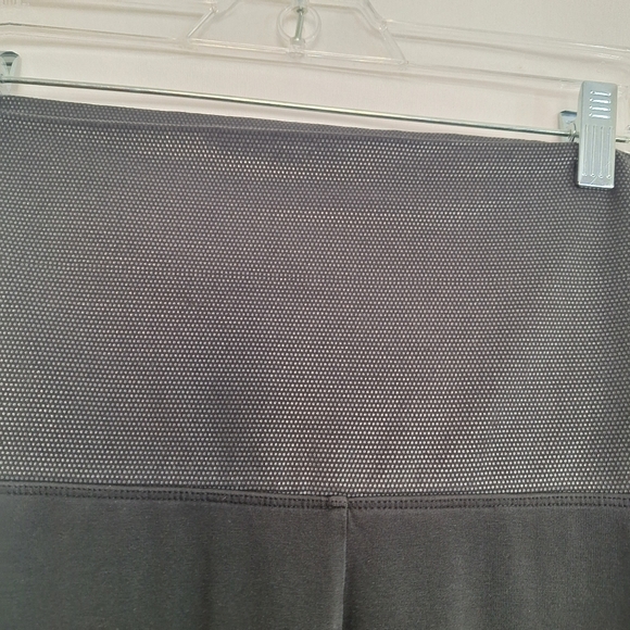 Pink Victorias Secret Black Fold Over Women's Yoga Leggings Size Small Petite - Picture 7 of 10